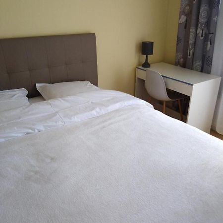 Chez Myla Chambre Avec Tv Ecran Plat Et Salle De Bain Privative Бурж Екстериор снимка