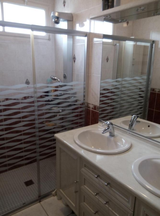 Chez Myla Chambre Avec Tv Ecran Plat Et Salle De Bain Privative Бурж Екстериор снимка