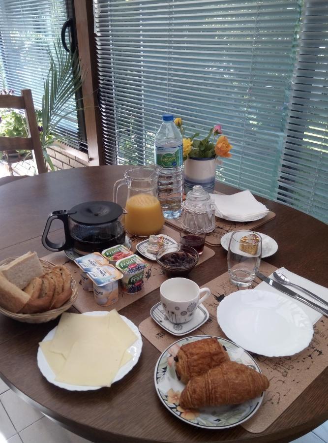 Chez Myla Chambre Avec Tv Ecran Plat Et Salle De Bain Privative Бурж Екстериор снимка