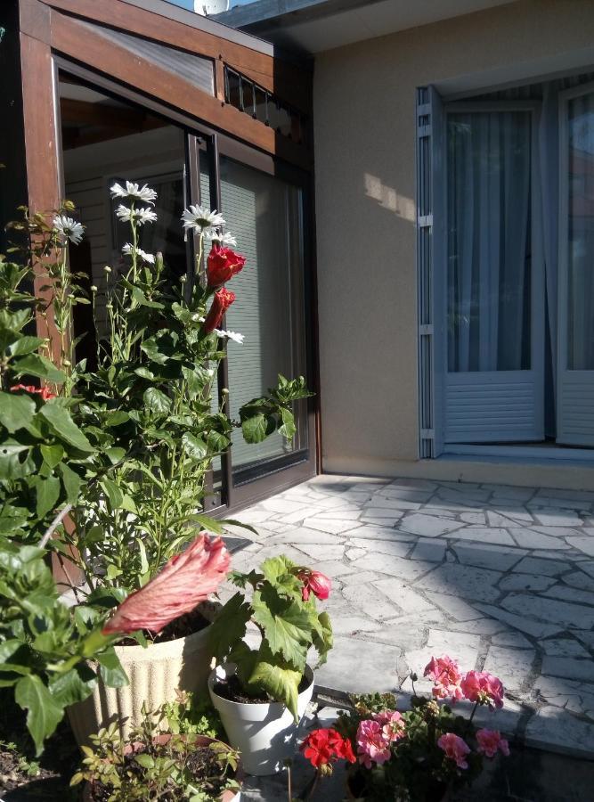 Chez Myla Chambre Avec Tv Ecran Plat Et Salle De Bain Privative Бурж Екстериор снимка